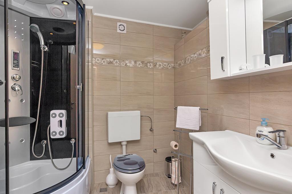Guesthouse Josko Makarska Exterior photo