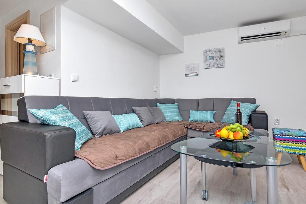 Guesthouse Josko Makarska Exterior photo