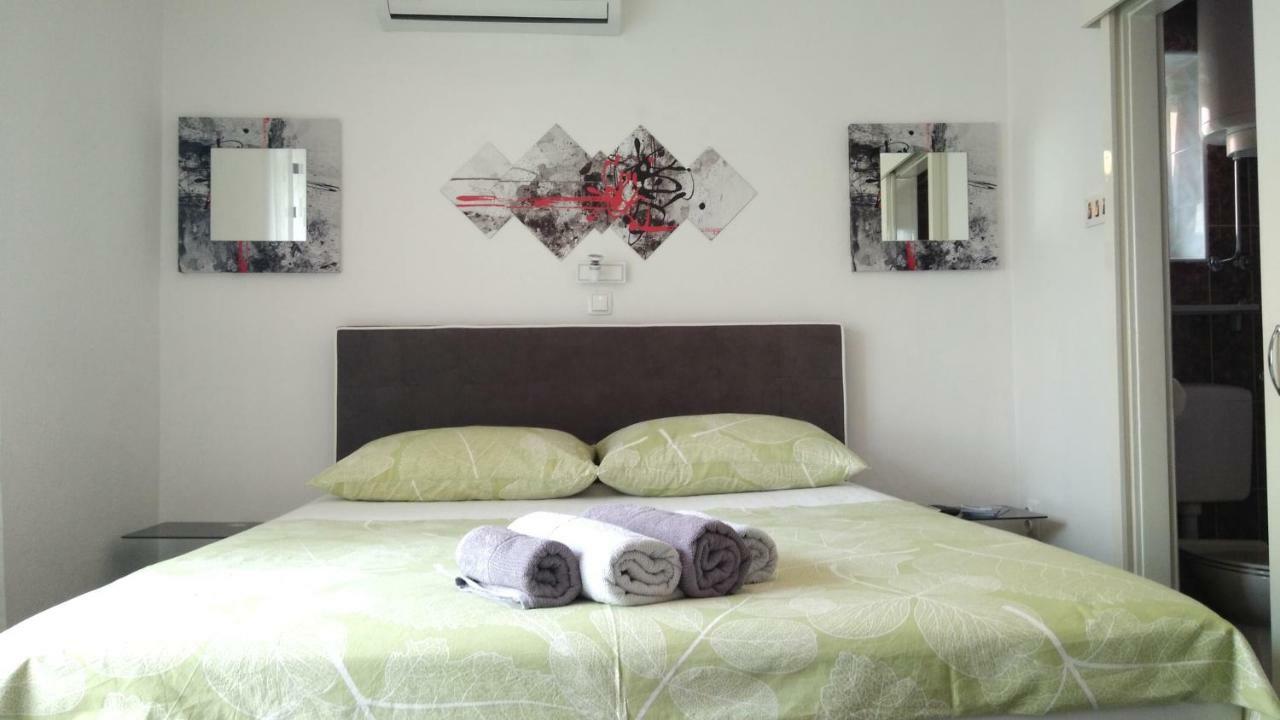 Guesthouse Josko Makarska Exterior photo